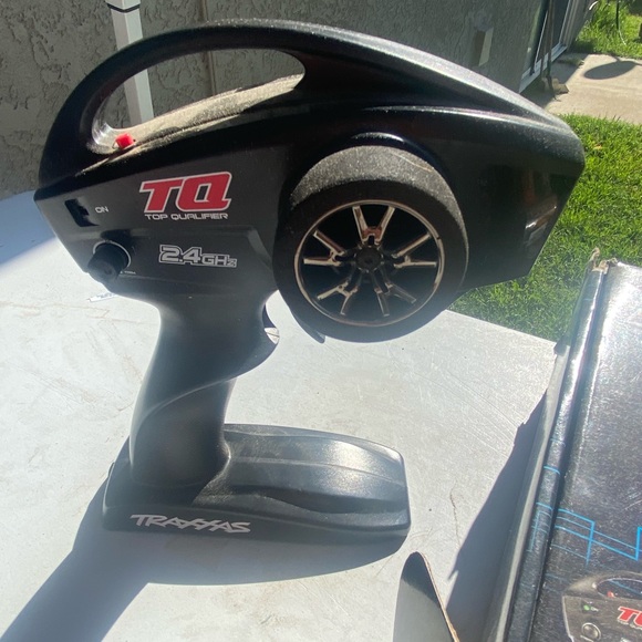 TRAXXAS 4TEC2.0 CHEAP (comes with battery) - Picture 4 of 6